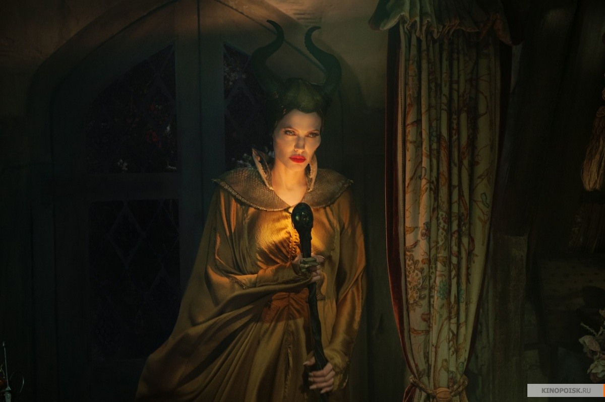 kinopoisk.ru-Maleficent-2396125.jpg