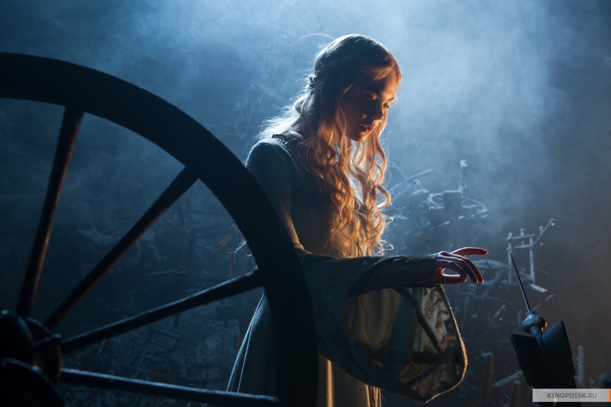 kinopoisk.ru-Maleficent-2352784.jpg