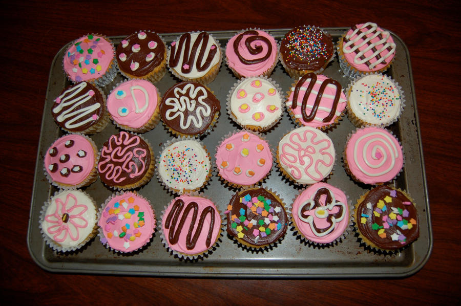 Cupcakes_II_by_msfourtune.jpg